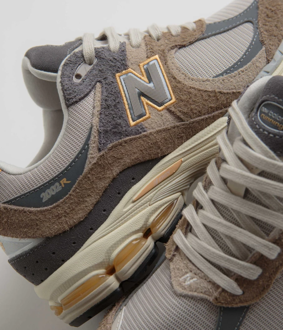 New Balance 2002R Men's Running Shoes - Lightweight Comfort & Stylish Design