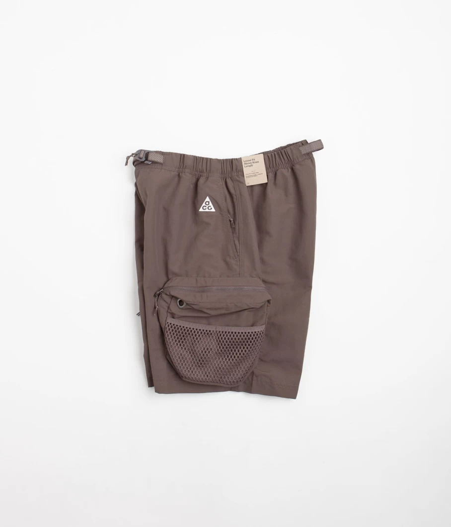 Nike ACG Men's Snowgrass Cargo Shorts - Durable Outdoor Hiking Shorts for Men