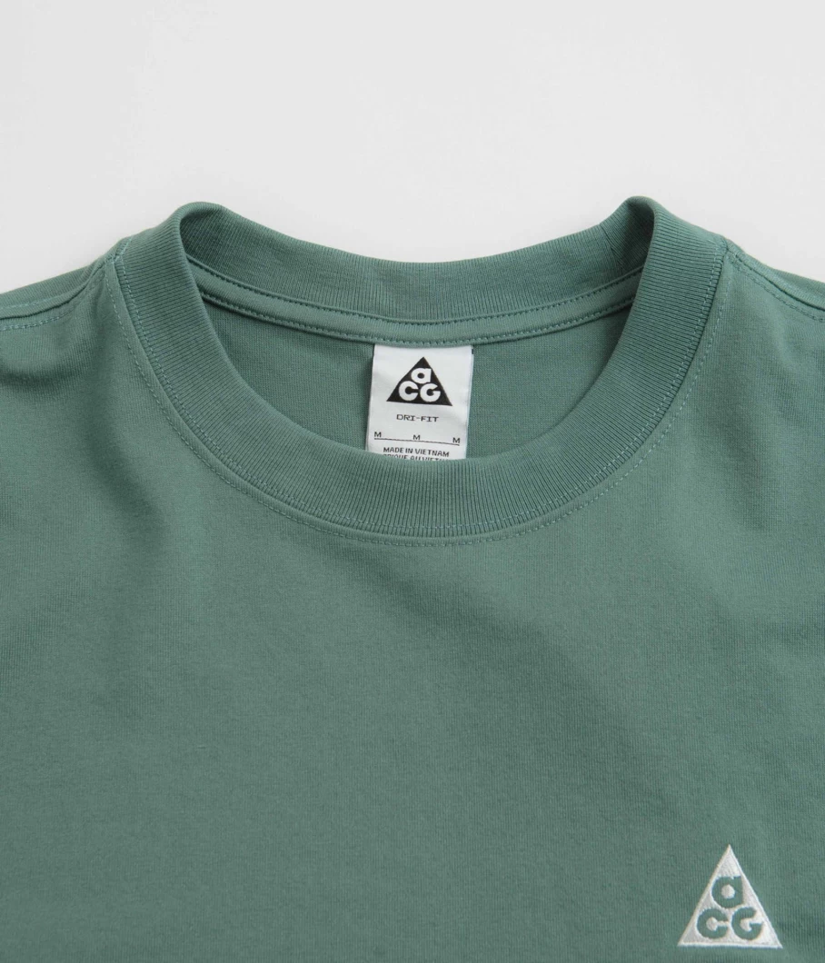Nike ACG Men's Lightweight Breathable T-Shirt for Outdoor Activities