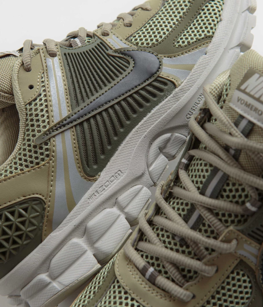 Nike Vomero 5 Men's Running Shoes - Lightweight Cushioned Sneakers for Training & Comfort