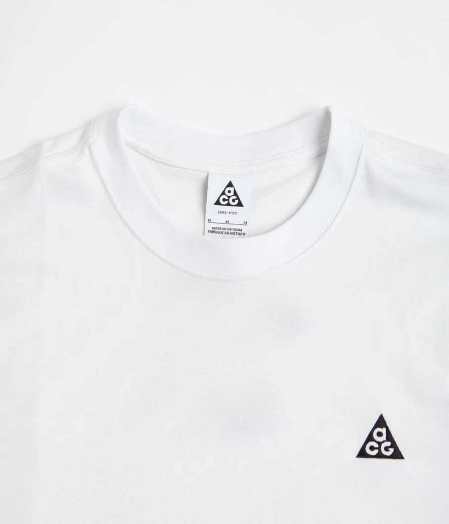 Nike ACG Men's Lightweight Breathable T-Shirt for Outdoor Activities