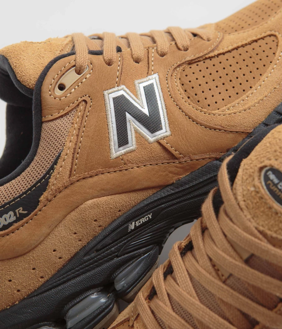New Balance 2002R Men's Running Shoes - Lightweight Comfort & Stylish Design
