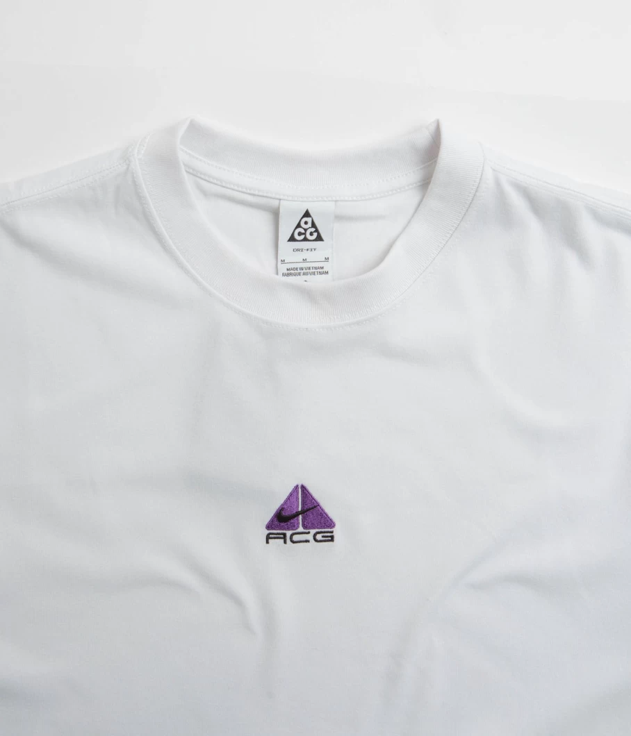 Nike ACG Men's Lungs Graphic T-Shirt - Lightweight Casual Short Sleeve Tee