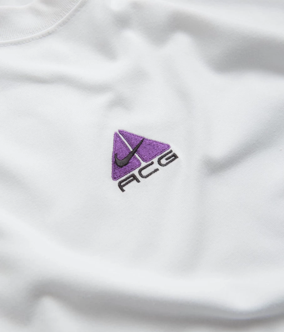 Nike ACG Men's Lungs Graphic T-Shirt - Lightweight Casual Short Sleeve Tee