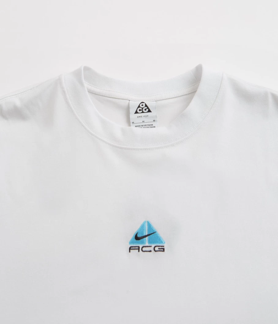 Nike ACG Men's Lungs Graphic T-Shirt - Breathable Cotton Tee for Outdoor Activities