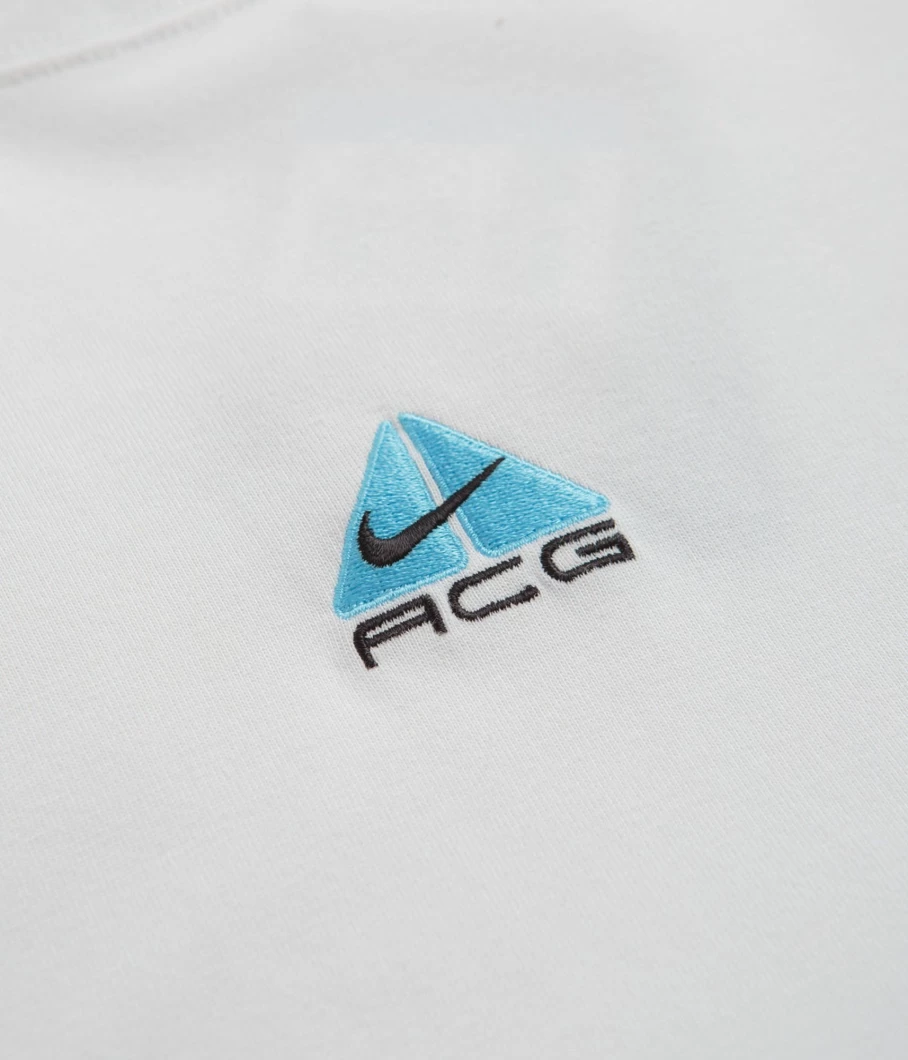 Nike ACG Men's Lungs Graphic T-Shirt - Breathable Cotton Tee for Outdoor Activities