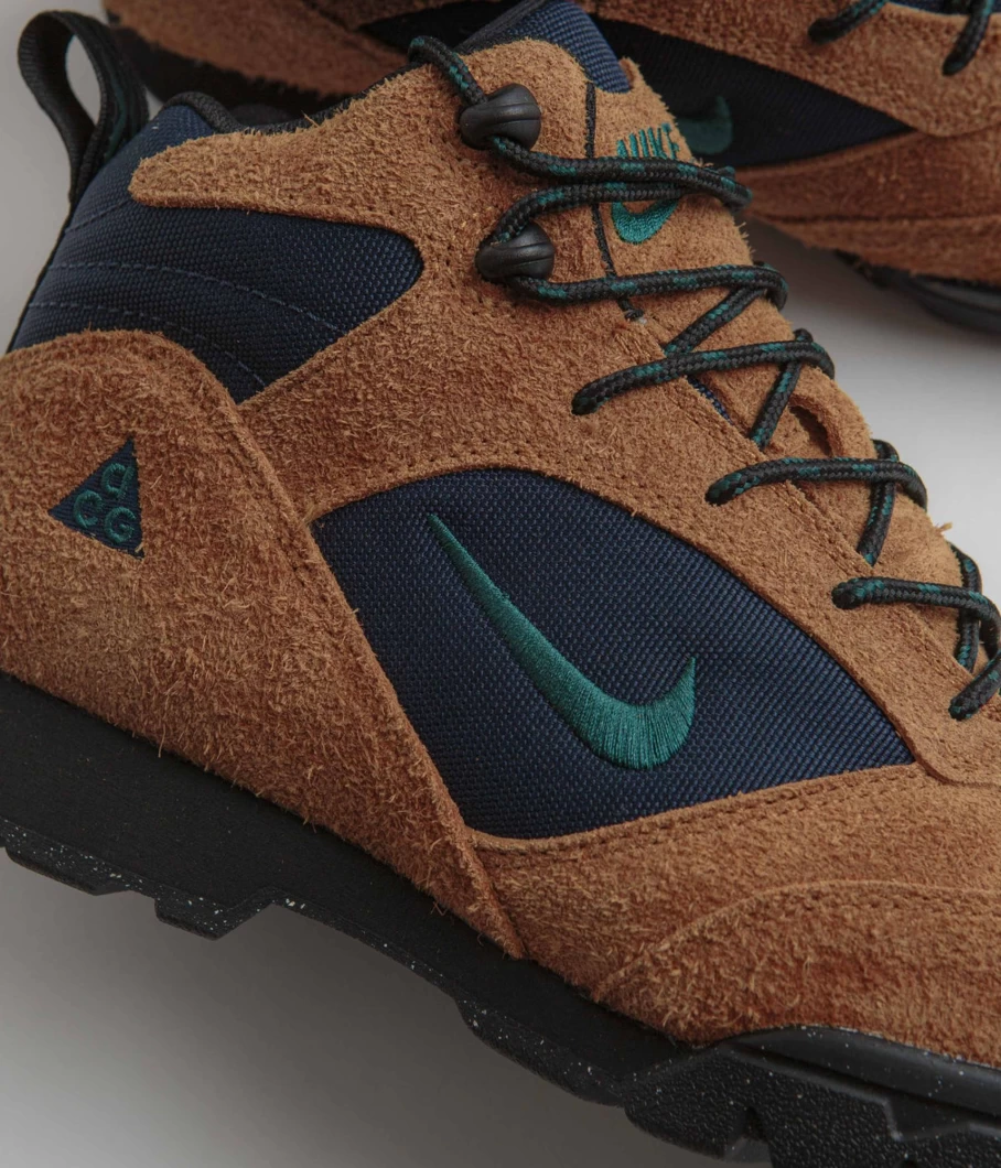 Nike ACG Torre Mid Waterproof Hiking Shoes for Men - Outdoor Trail Boots